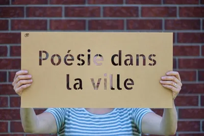 Les fenêtres qui parlent - Poésie dans la ville